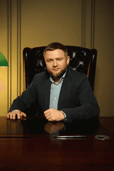 Илья Олейник